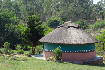 Fototapeta na wymiar Round hut with grass roof, rondaval, south african zulu hut