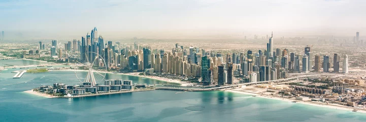  Panoramisch luchtfoto van de skyline van Dubai Marina met Dubai Eye-reuzenrad, Verenigde Arabische Emiraten © Delphotostock