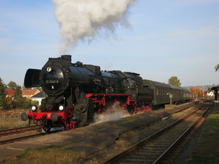 Plakat anfahrender Zug mit Dampflokomotive