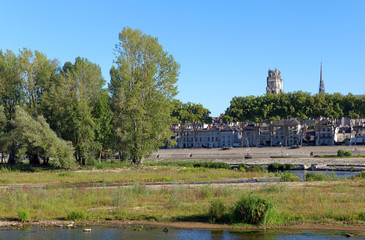 Fototapeta na wymiar Loire river bank in Orleans city