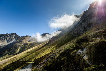 Fototapeta premium Nuages dans les montagnes en France dans les Pyrénées