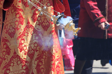 Naklejka premium Censer in the hand of an Orthodox priest during a procession on Easter.