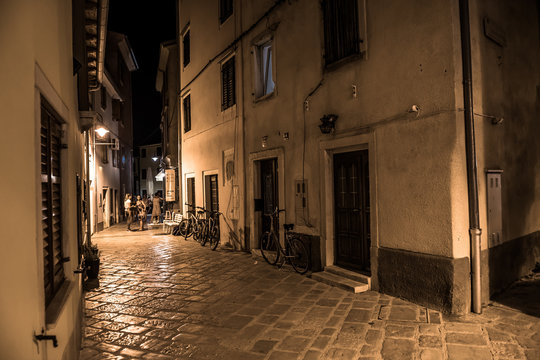 Fototapeta Narrow Alley With Old Houses In The Village Fazana In Croatia