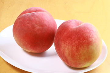 Fototapeta na wymiar Ripe peaches on white plate
