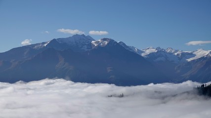 Fototapeta na wymiar view to the alps on a sunny day with fog in the valley
