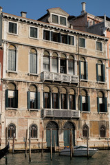 Fototapeta na wymiar Venezianischer Palazzo in Venedig am Canale Grande