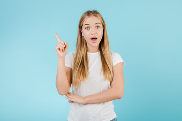 Fototapeta premium beautiful young blonde woman having an idea isolated over blue