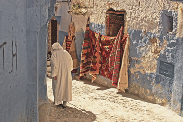 Fototapeta na wymiar Chefchaouen nomad old man