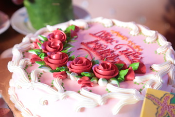 wedding cake with roses