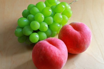 Peaches and green grapes on the table