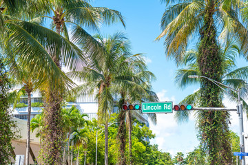 street sign Lincoln Road in Miami Beach, the famous central shopping mall street in the art deco...