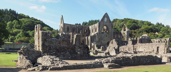 Tintern Abbey (Abaty Tyndyrn) in Tintern