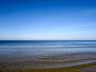 Meer und blauer Himmel