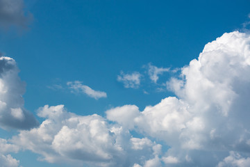 Obraz na płótnie Canvas white clouds in the blue sky during