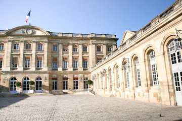 Fototapeta na wymiar Palais Rohan City hall in Bordeaux town