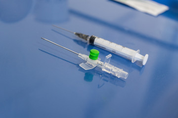 Peripheral venous catheter with syringe placed on the therapy trolley in the infirmary