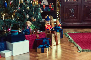 Fototapeta na wymiar Christmas tree with gifts and toys