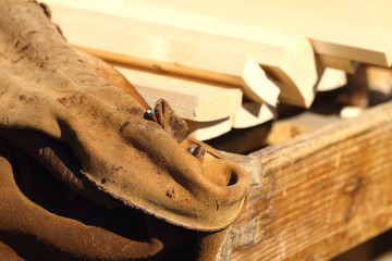 Handwerk mit Holz bei einem Bauernhof
