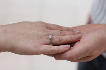 Obraz na płótnie Canvas Guy puts a wedding ring on a girl