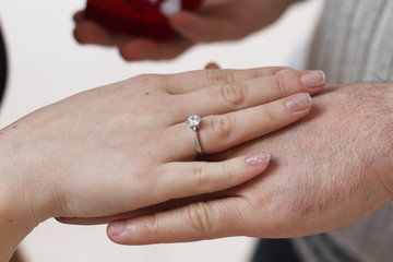 Obraz na płótnie Canvas Guy puts a wedding ring on a girl