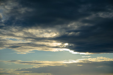 Obraz premium Blue sky with dark storm clouds