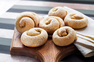 Snail sugar cookies with cinnamon