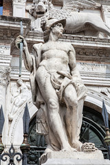 Obraz premium Sculptures adorning the city of Venice, Italy