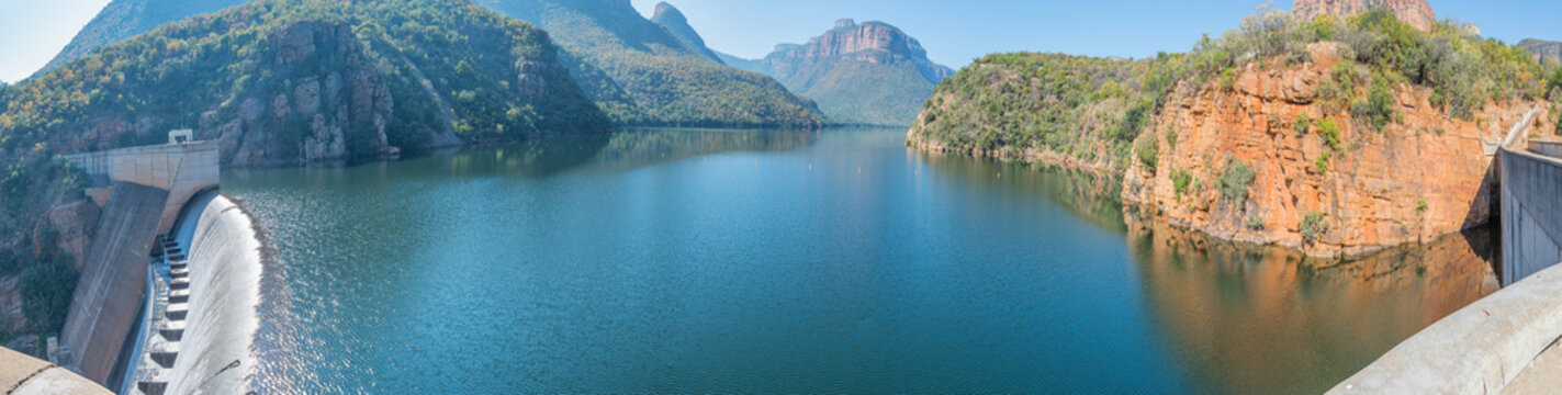 180 degree panoramic view of the Blyderivierspoort Dam