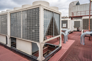 Air cooled water chiller with pipework