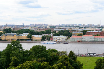 Fototapeta na wymiar The river banks of the city center of Saint Petersburg, a beautiful artistic and historic place in Russia. 
