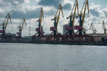 port tower cranes are in the port