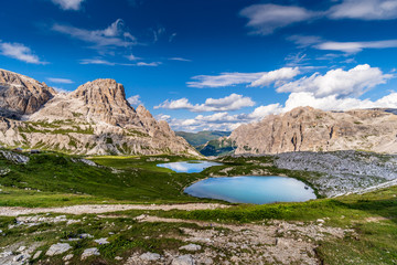 Naklejka premium Laghi del piani lake in in Tre Cime di Lavaredo, Dolomites Italy.