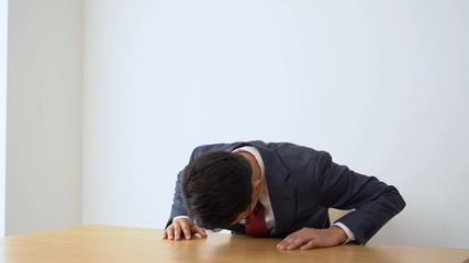 ビジネスマン　謝罪