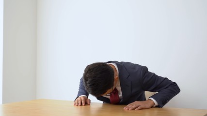 ビジネスマン　謝罪