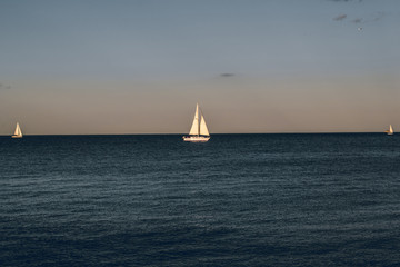 Obraz premium Sunset Sailboat 