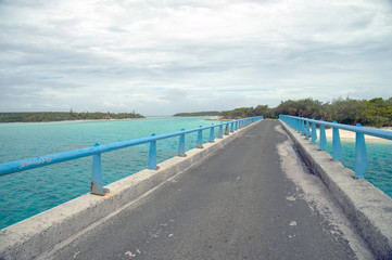 Obraz premium ニューカレドニア ロイヤルティ諸島 ウベア島 ムリの橋