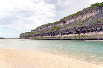 ニューカレドニア ロイヤルティ諸島 ウベア島　レキンの絶壁