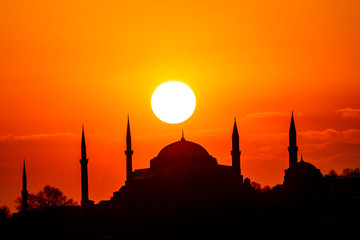 Fototapeta na wymiar Cityscape of Istanbul with silhouettes of ancient mosques and minarets at sunset. Panoramic view, The Maiden's Tower, Galata Tower, Hagia Sophia, The Blue Mosque and Topkapı Palace in Istanbul.