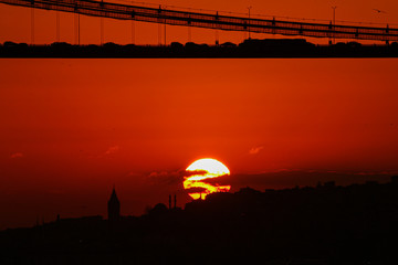 Obraz premium romantic sunset in istanbul skyline
