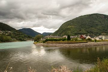 Fototapeta premium Fluss zweifarbig