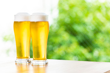 ビール 緑の背景