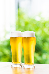 ビール 緑の背景