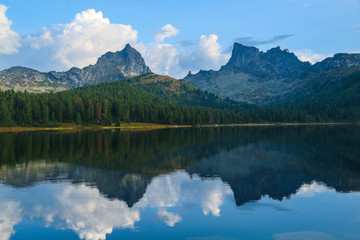 Naklejka na ściany i meble lake in mountains