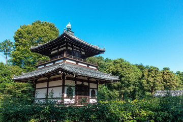Fototapeta premium 京都、相国寺の境内にある経蔵（宝塔）です