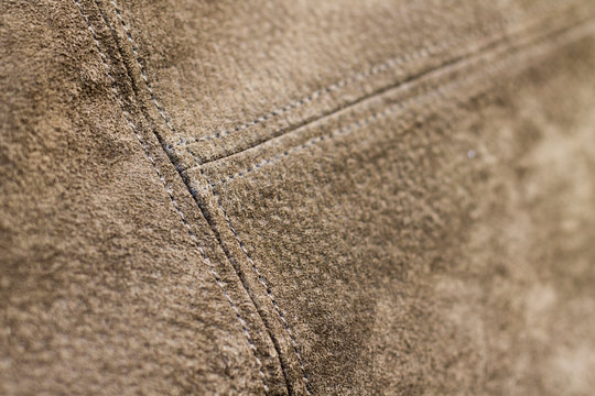 Texture cuir retourn&eacute; ou  cuir daim marron avec coutures