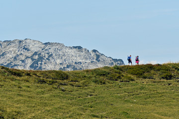 wanderer im kleinwalsertal