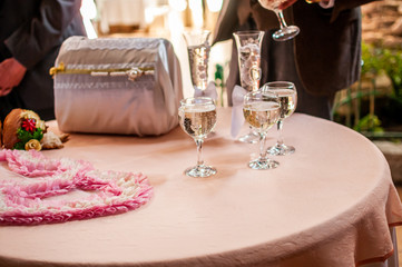 glasses of champagne and white box on the pink table