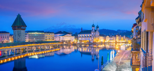 Naklejka premium Historic city center of downtown Lucerne with Chapel Bridge and lake Lucerne in Switzerland