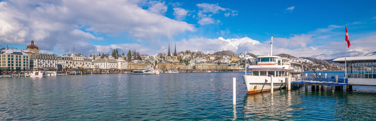 Fototapeta na wymiar Historic city center of downtown Lucerne with Chapel Bridge and lake Lucerne