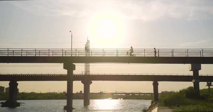 橋のシルエット